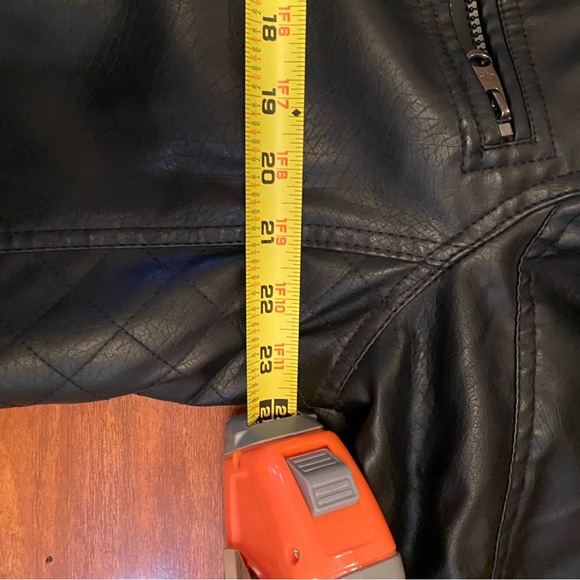 Leather jacket - Picture 8 of 11